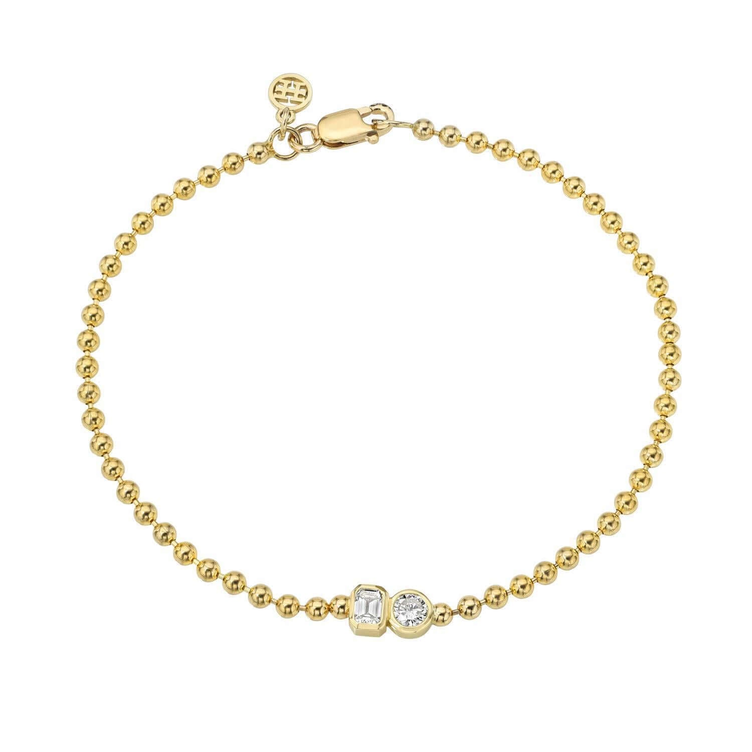 The Emerald & Round Toi Et Moi Bracelet is a delicate piece with two clear gemstones set in gold at the center, telling its own love story with a timeless touch.